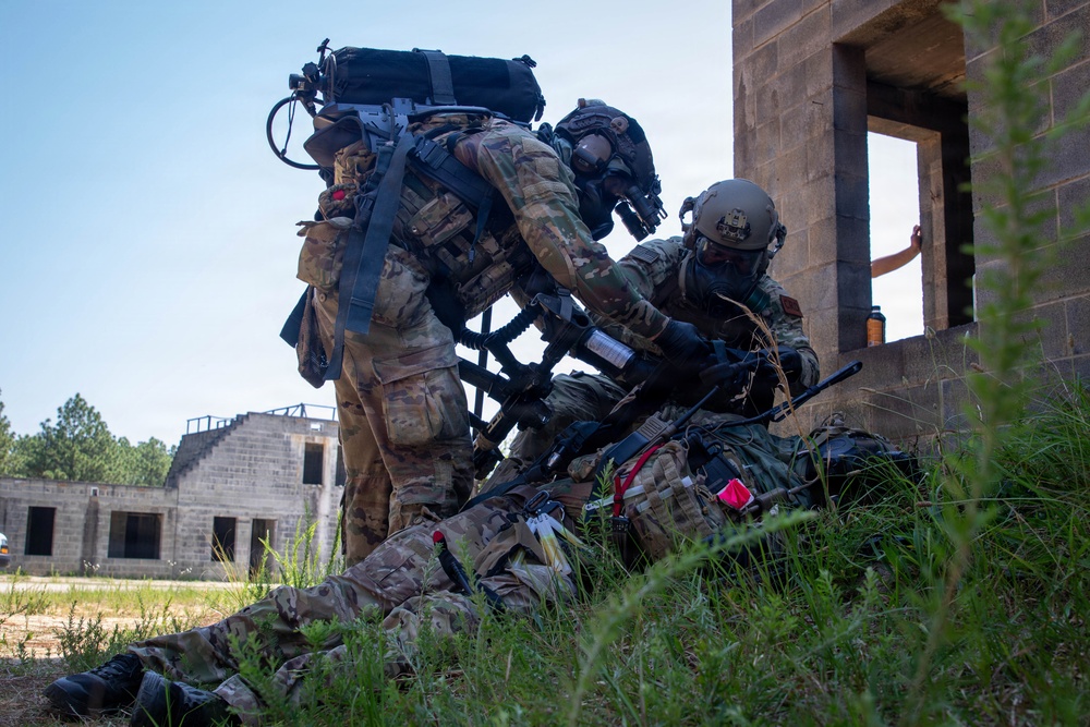 3rd SFG (A) 14th Chemical Reconnaissance Detachment and EOD demonstrate operational readiness during exercise Venom Shield
