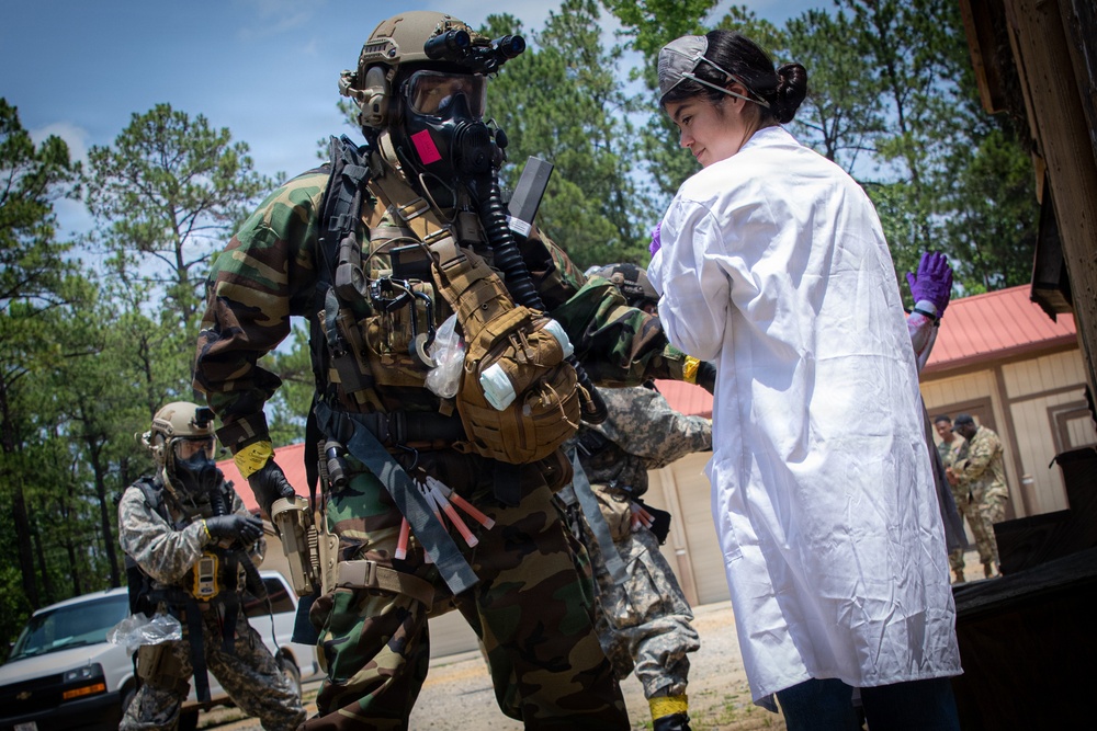 3rd SFG (A) 14th Chemical Reconnaissance Detachment and EOD demonstrate operational readiness during exercise Venom Shield