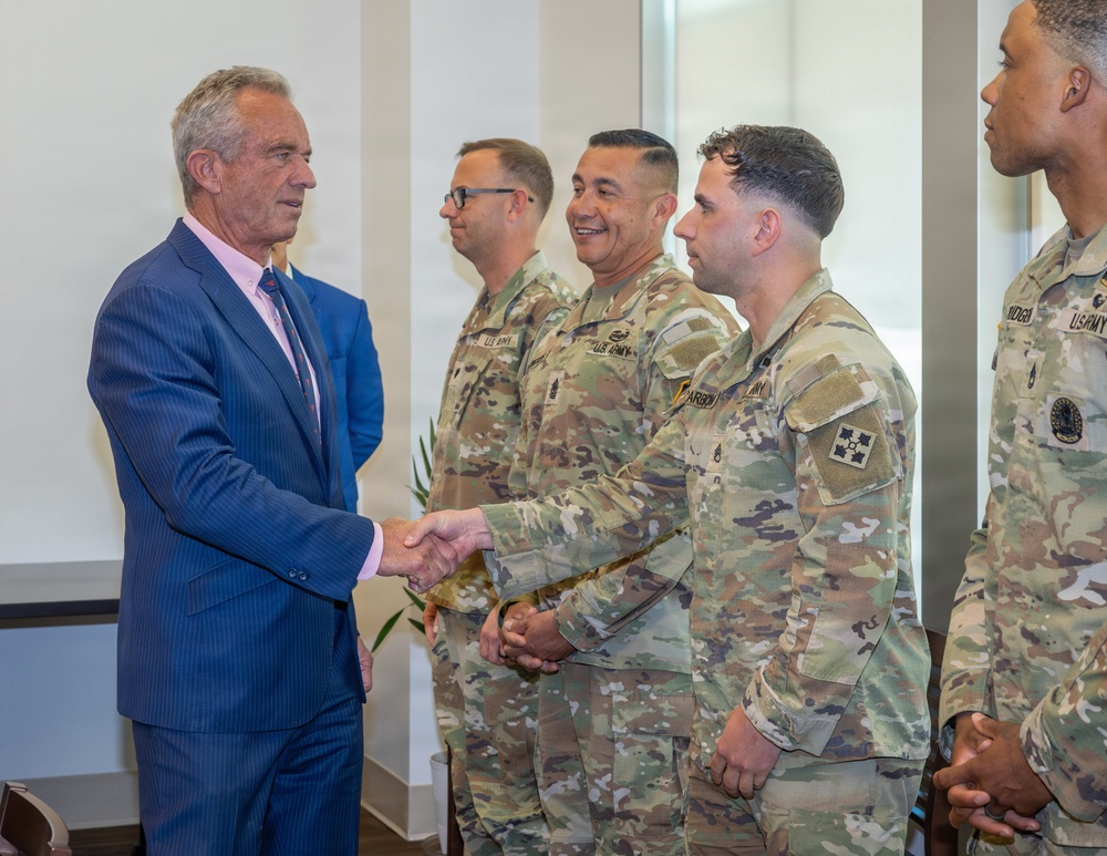 HHS Secretary Visits Fort Carson