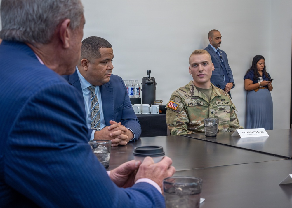HHS Secretary Visits Fort Carson