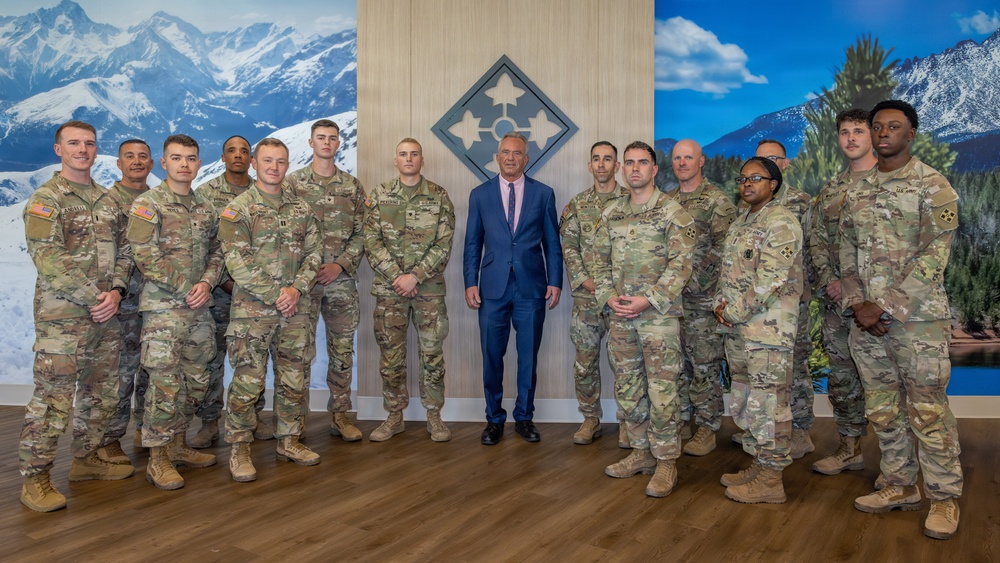 HHS Secretary Visits Fort Carson