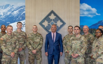 HHS Secretary Visits Fort Carson