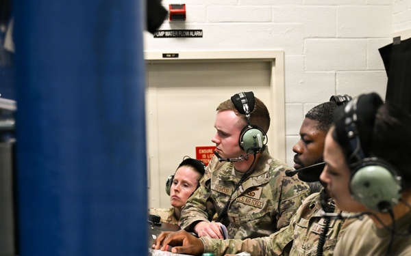 Rapid response under pressure: Andrews Aerospace Physiology conducts decompression sickness exercise