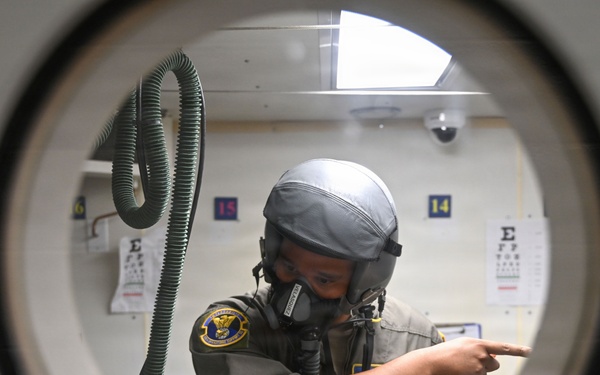 Rapid response under pressure: Andrews Aerospace Physiology conducts decompression sickness exercise