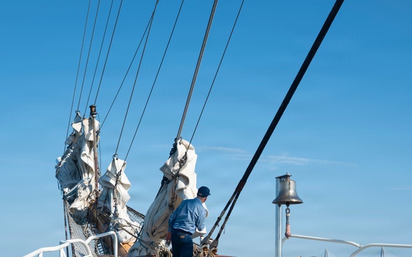 USCGC Eagle sails into Charleston