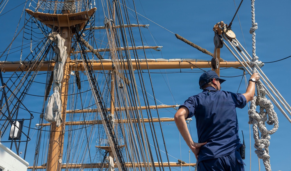 USCGC Eagle sails into Charleston