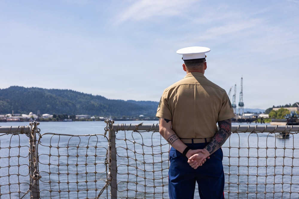 Marines and Sailors participate in Portland Fleet Week Rose Festival