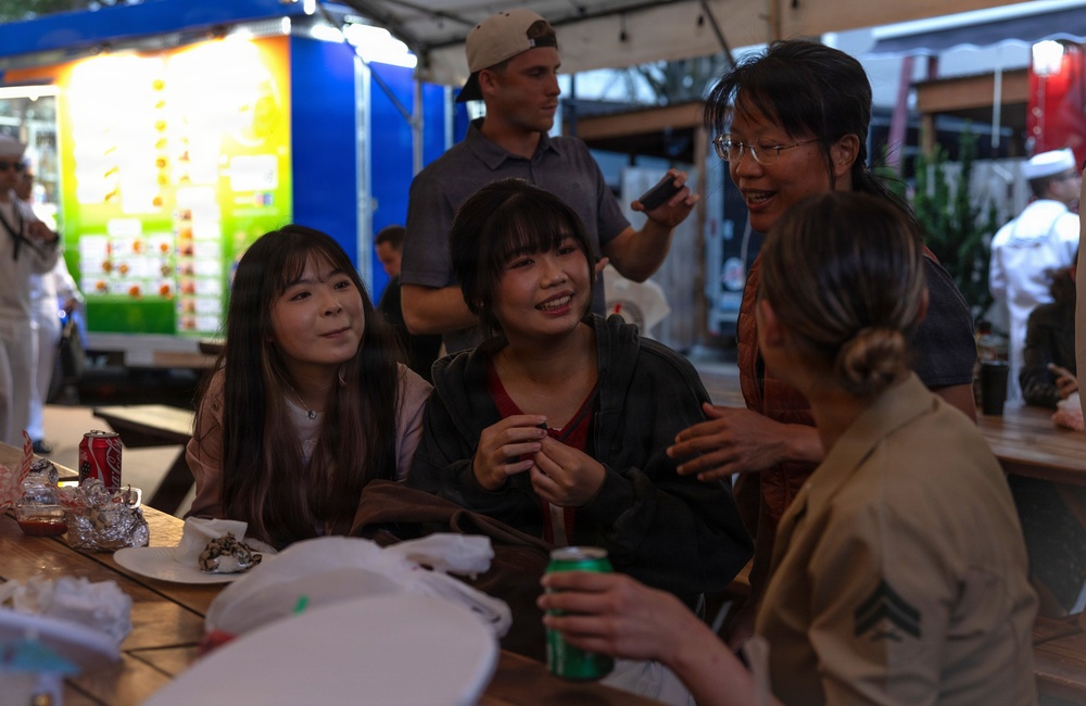 Marines and Sailors participate in Portland Fleet Week Rose Festival