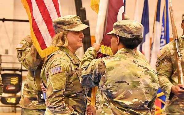 32d Hospital Center transfers leadership, welcomes new commander