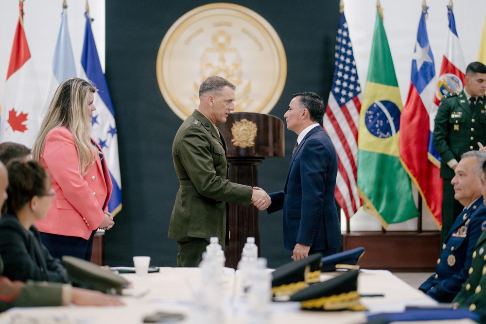 SOUTHCOM Commander visits Honduras