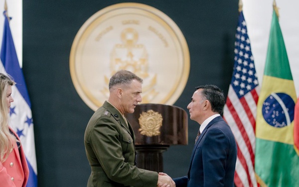 SOUTHCOM Commander visits Honduras