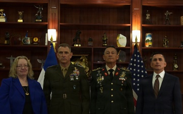 SOUTHCOM Commander visits Honduras