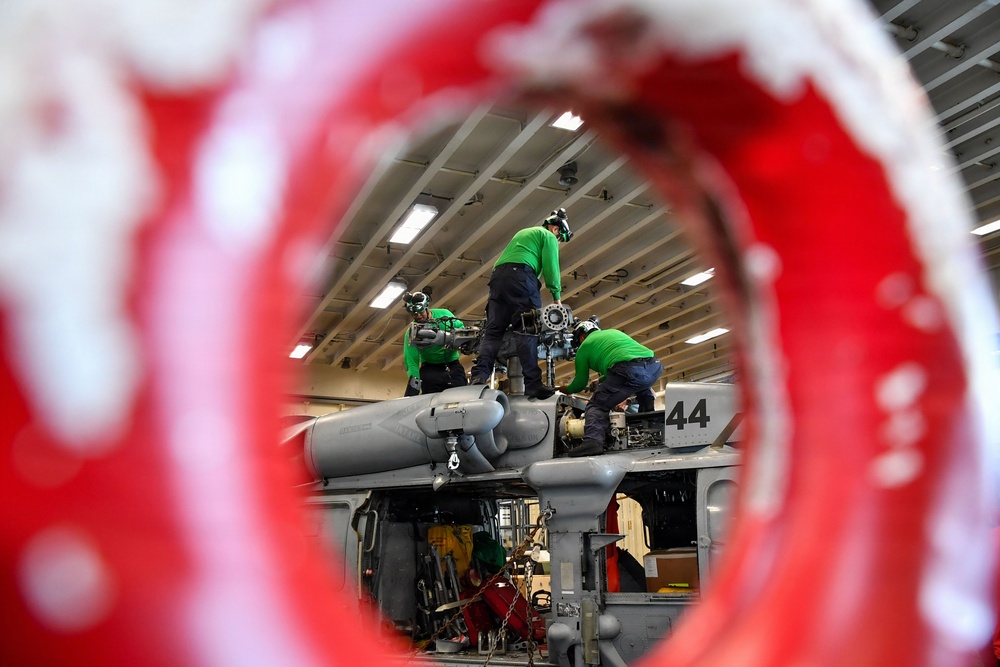 HSC-23 Performs Maintenance Aboard USS Essex
