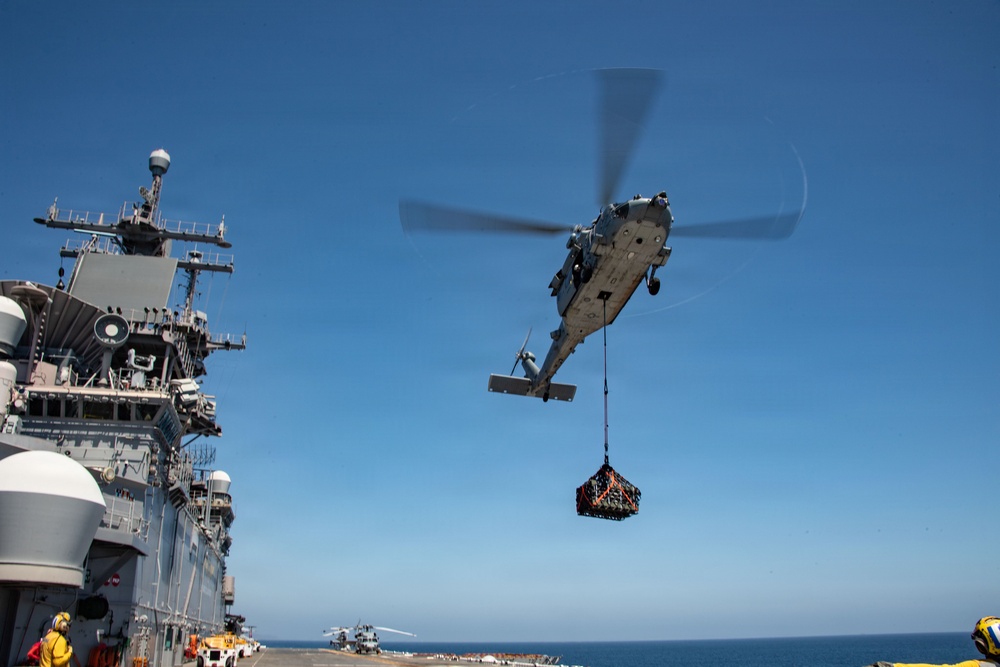 USS Essex conducts Vertical Replenishment Operations