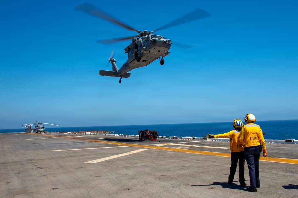 USS Essex conducts Vertical Replenishment Operations