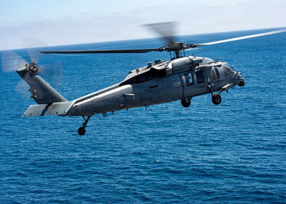 USS Essex conducts Vertical Replenishment Operations