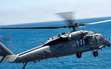 USS Essex conducts Vertical Replenishment Operations