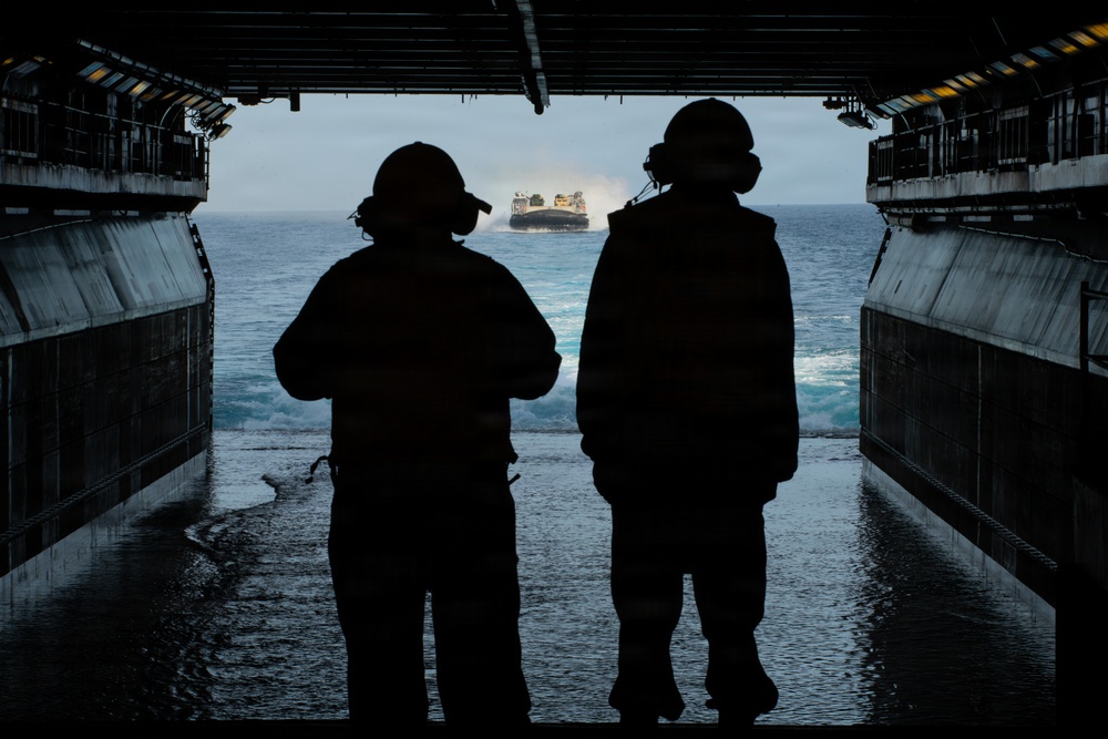 USS Essex conducts instream onload