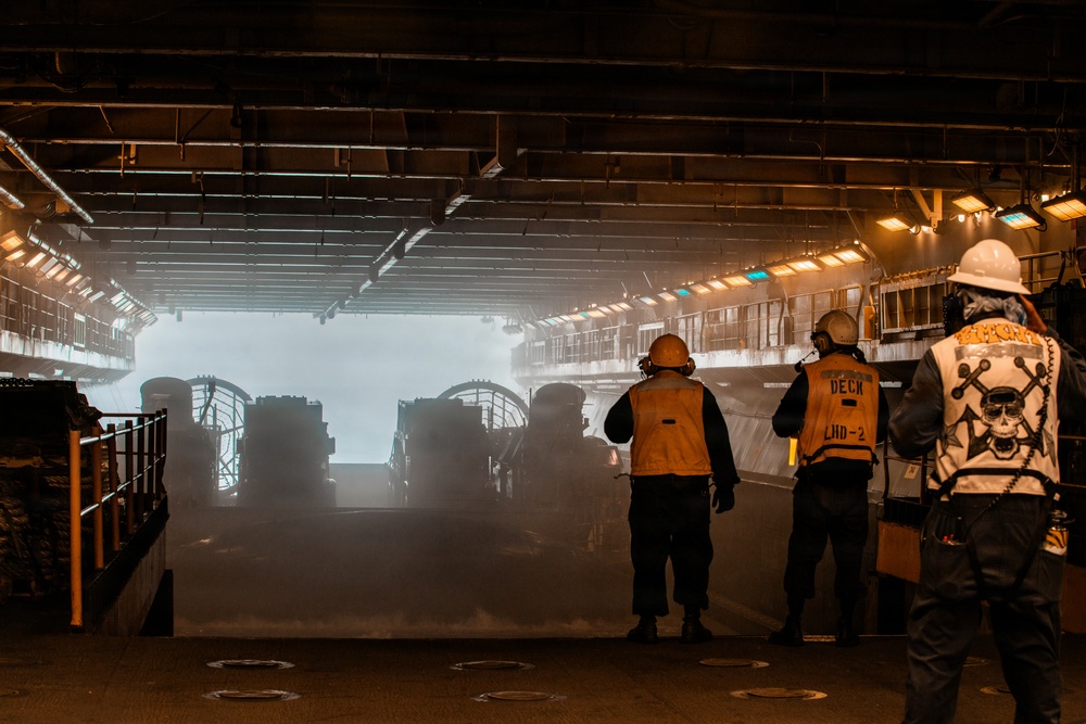 USS Essex conducts instream onload