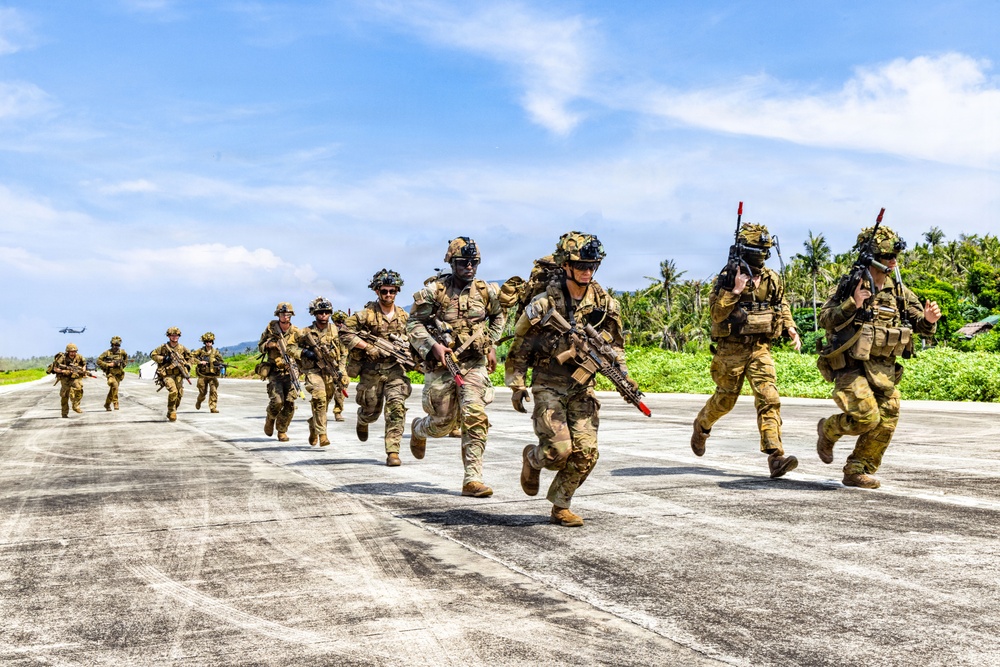 25th Infantry Division Conducts Joint Air Assault on Calayan Island