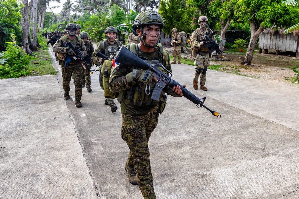 25th Infantry Division Conducts Joint Air Assault On Calayan Island