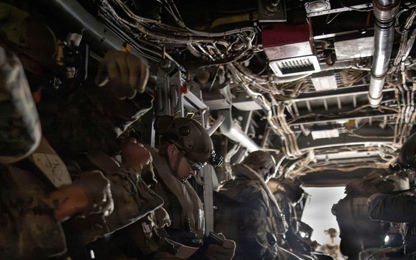 VMM-163 (REIN) and 2nd Bn., 7th Marines conduct pick up zone drills aboard USS Essex