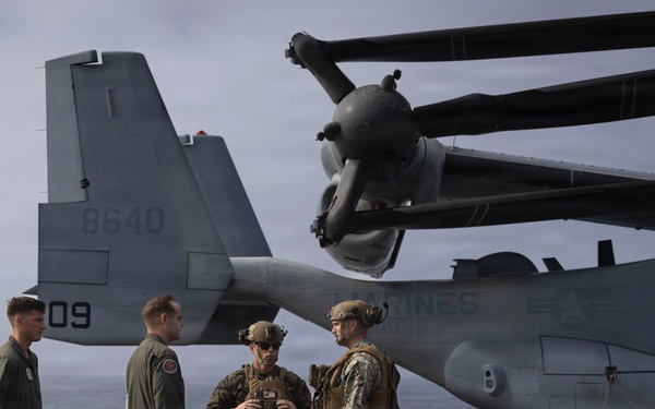 VMM-163 (REIN) and 2nd Bn., 7th Marines conduct pick up zone drills aboard USS Essex