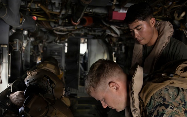 VMM-163 (REIN) and 2nd Bn., 7th Marines conduct pick up zone drills aboard USS Essex
