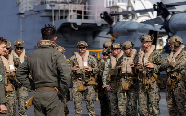 VMM-163 (REIN) and 2nd Bn., 7th Marines conduct pick up zone drills aboard USS Essex