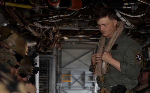 VMM-163 (REIN) and 2nd Bn., 7th Marines conduct pick up zone drills aboard USS Essex