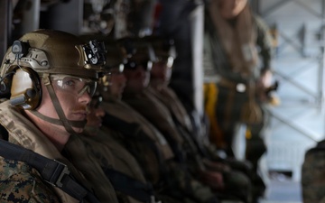 VMM-164 (REIN) and 2nd Bn., 7th Marines conduct pick up zone drills aboard USS Essex