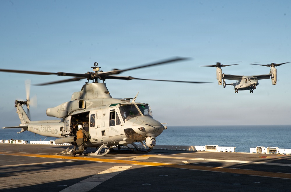 U.S. Marines, Sailors conduct deck landing qualifications aboard USS Essex