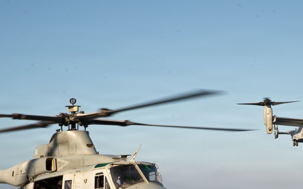 U.S. Marines, Sailors conduct deck landing qualifications aboard USS Essex