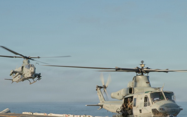 U.S. Marines, Sailors conduct deck landing qualifications aboard USS Essex