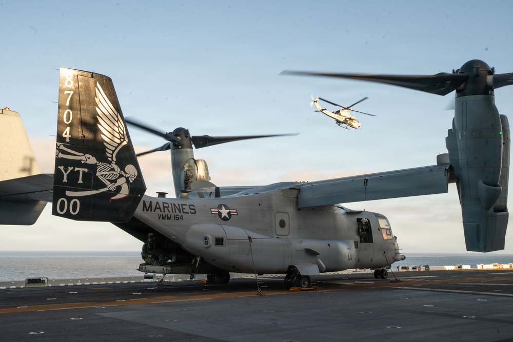 U.S. Marines, Sailors conduct deck landing qualifications aboard USS Essex