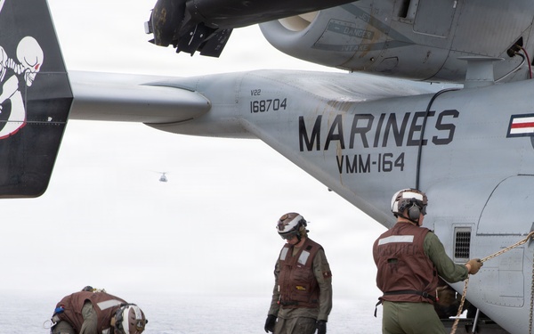 U.S. Marines, Sailors conduct deck landing qualifications aboard USS Essex