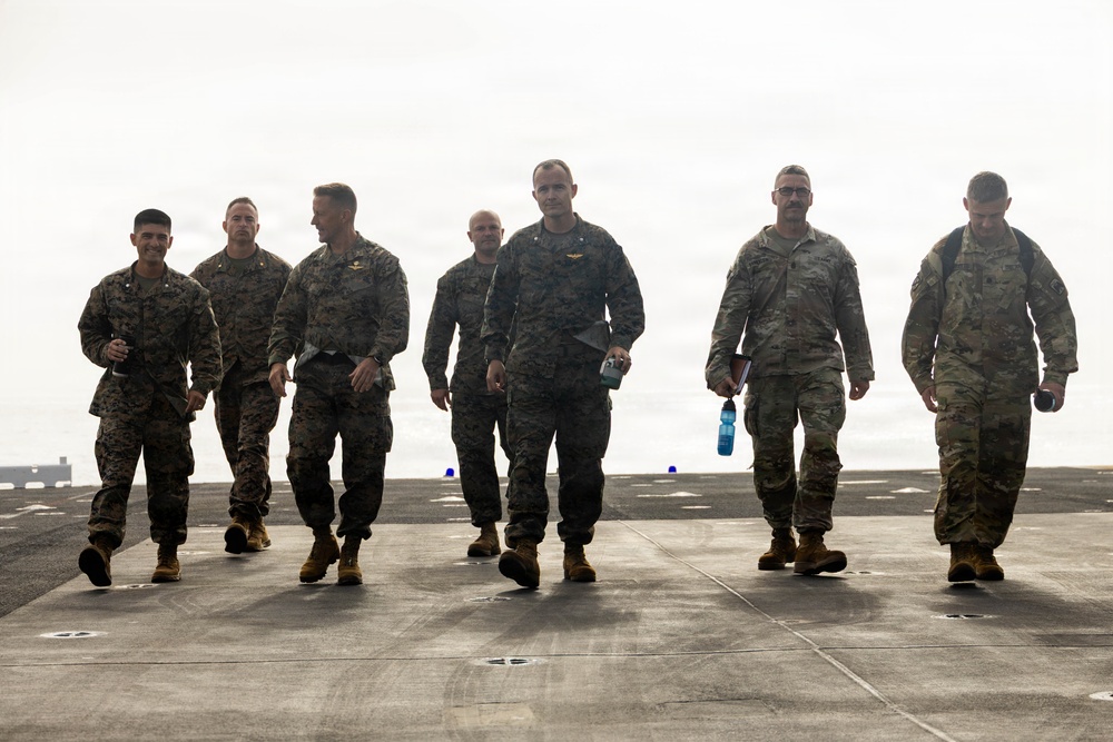 15th MEU command staff observe flight operations