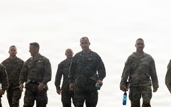 15th MEU command staff observe flight operations