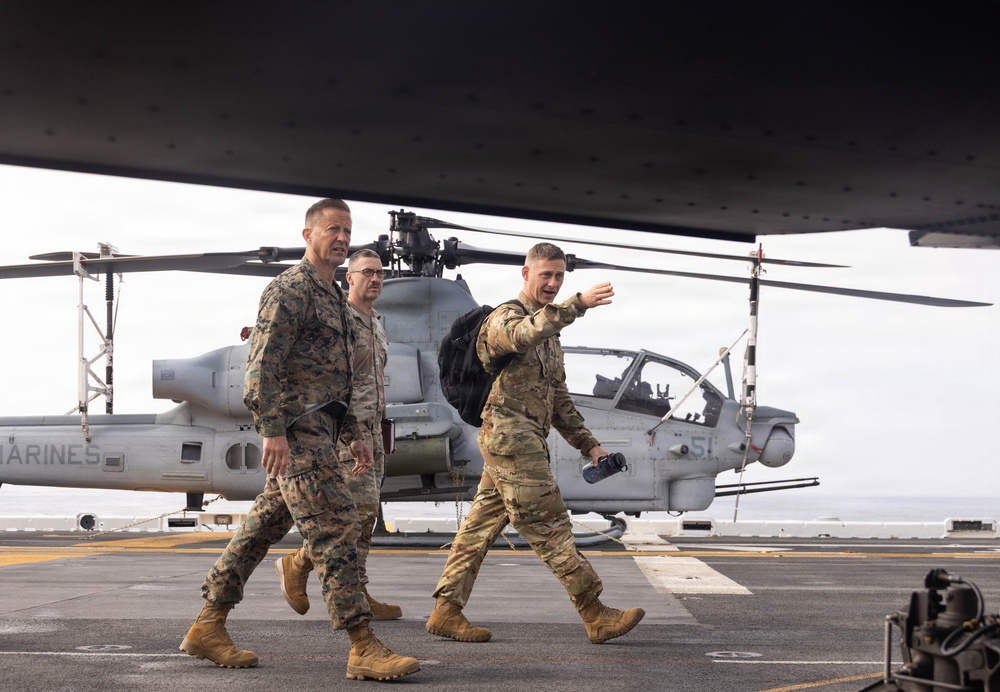 15th MEU command staff observe flight operations