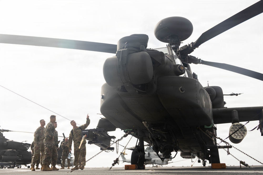 15th MEU command staff observe flight operations
