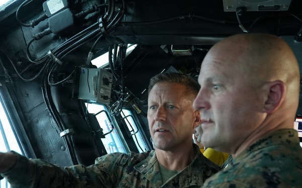 15th MEU command staff observe flight operations