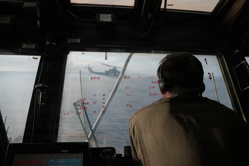15th MEU command staff observe flight operations