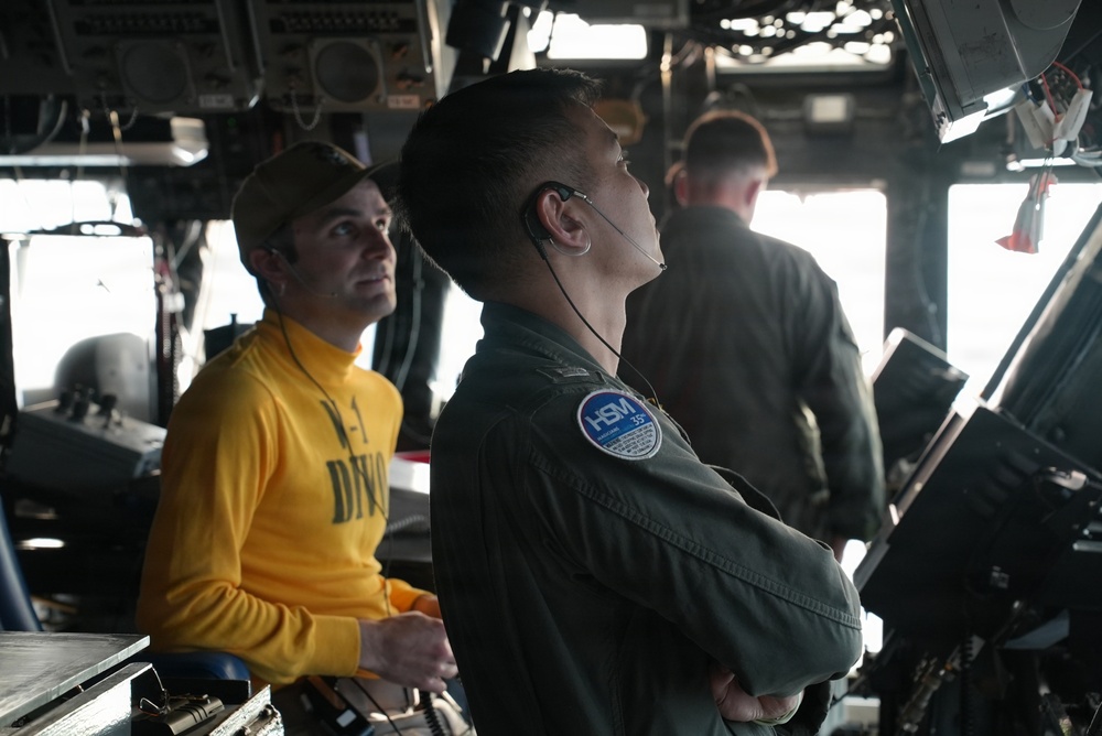 15th MEU command staff observe flight operations