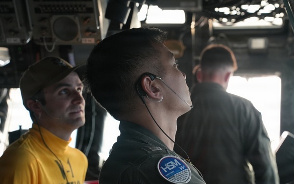 15th MEU command staff observe flight operations