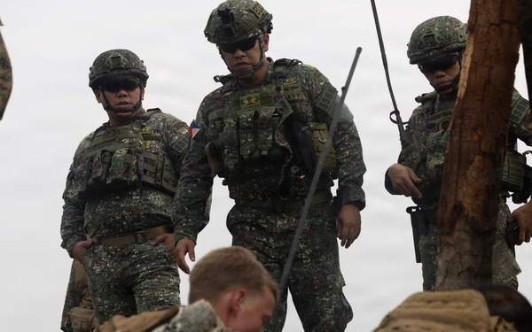 3rd Littoral Combat Team Marines train with attack drones in the Philippines