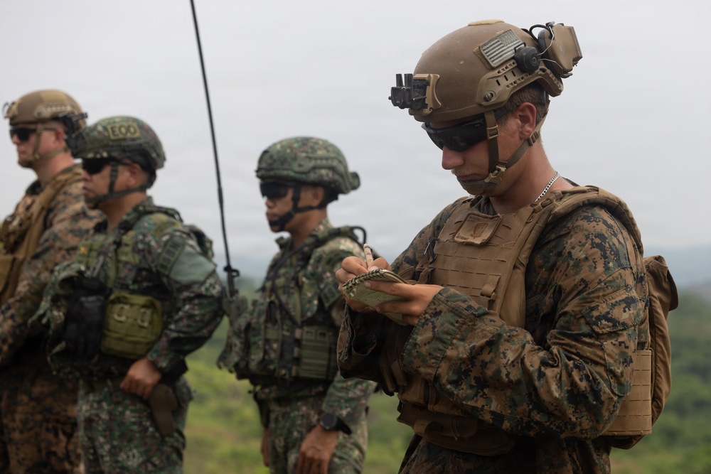 3rd Littoral Combat Team Marines train with attack drones in the Philippines