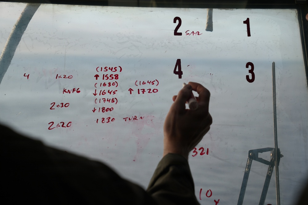 15th MEU command staff observe flight operations