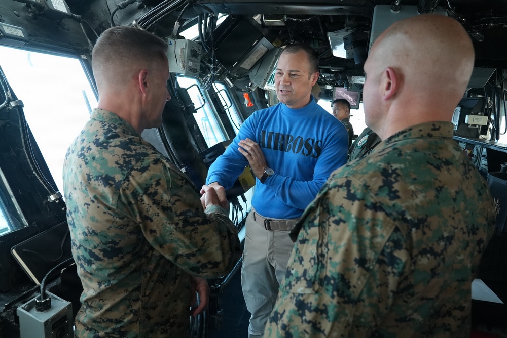 15th MEU command staff observe flight operations