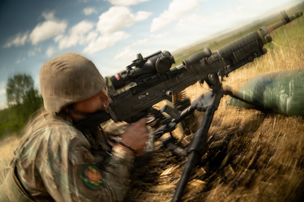 U.S. Marines, Romanian, Moldovan forces conduct M240B machine gun range in Romania