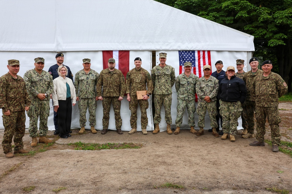 22 NCR Commodore Presents Award during BALTOPS 2026